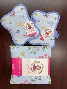 NWT Dolly Parton Pot Holders and Tablecloth Bundle